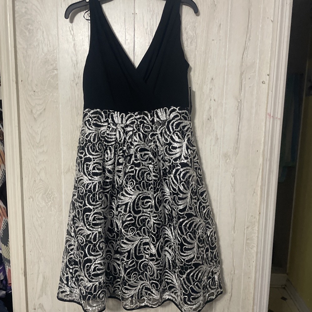 R&m Richard BLACK AND WHITESLEEVELESS DRESS WITH LACE SEQUENCE GLITERING SIZE 8